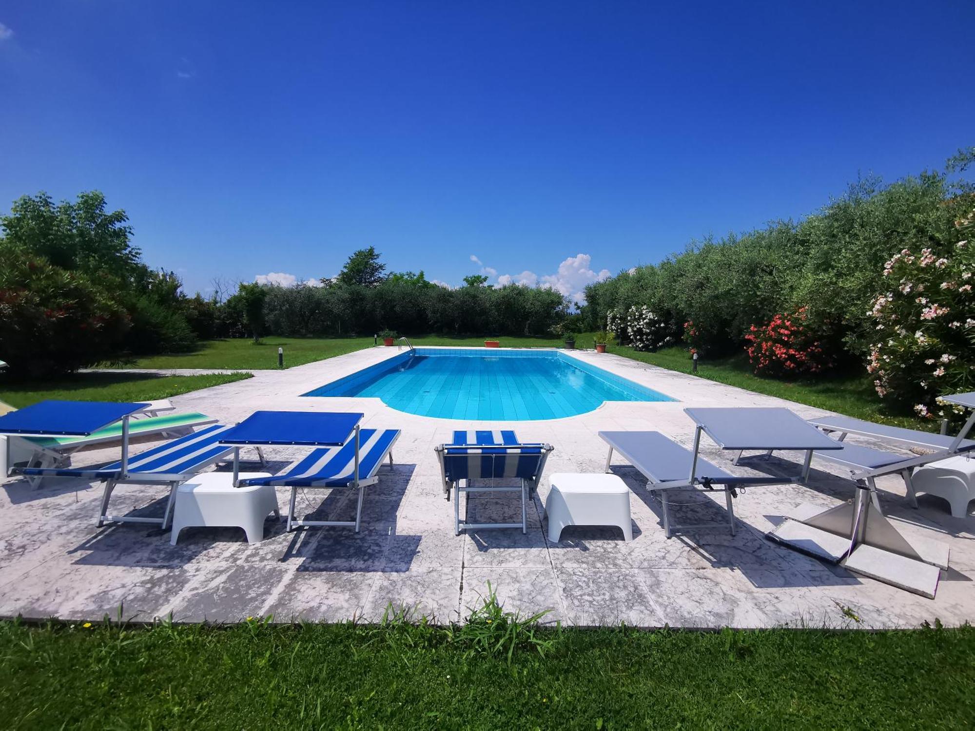 Casa Ghirlanda Con Piscina E Campo Da Tennis Lazise Eksteriør billede