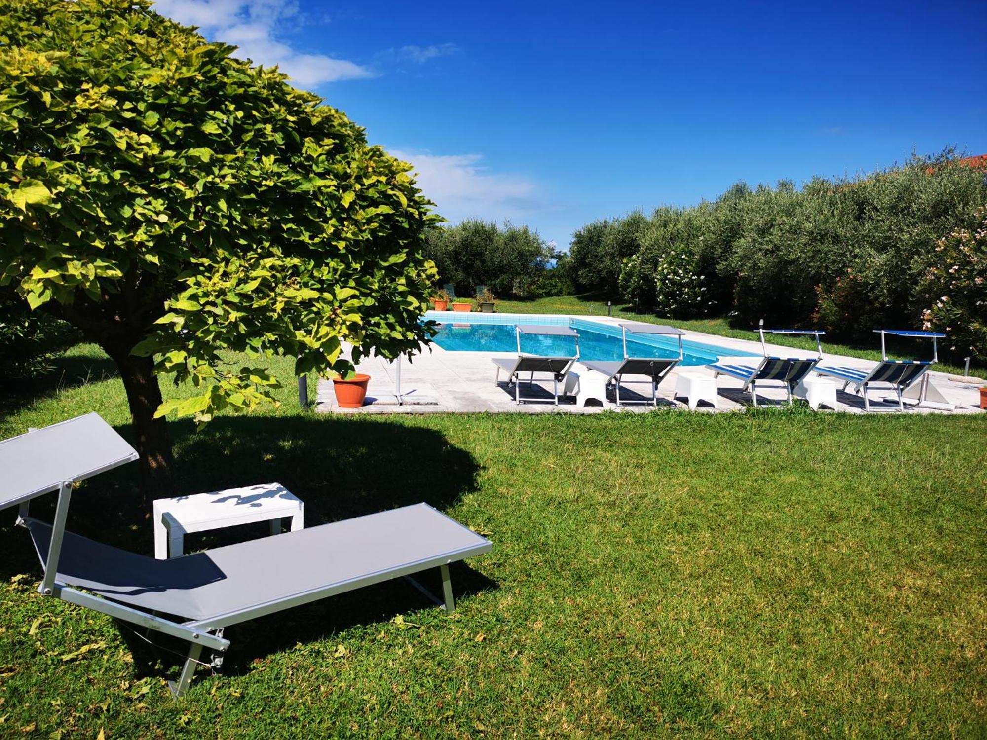 Casa Ghirlanda Con Piscina E Campo Da Tennis Lazise Eksteriør billede