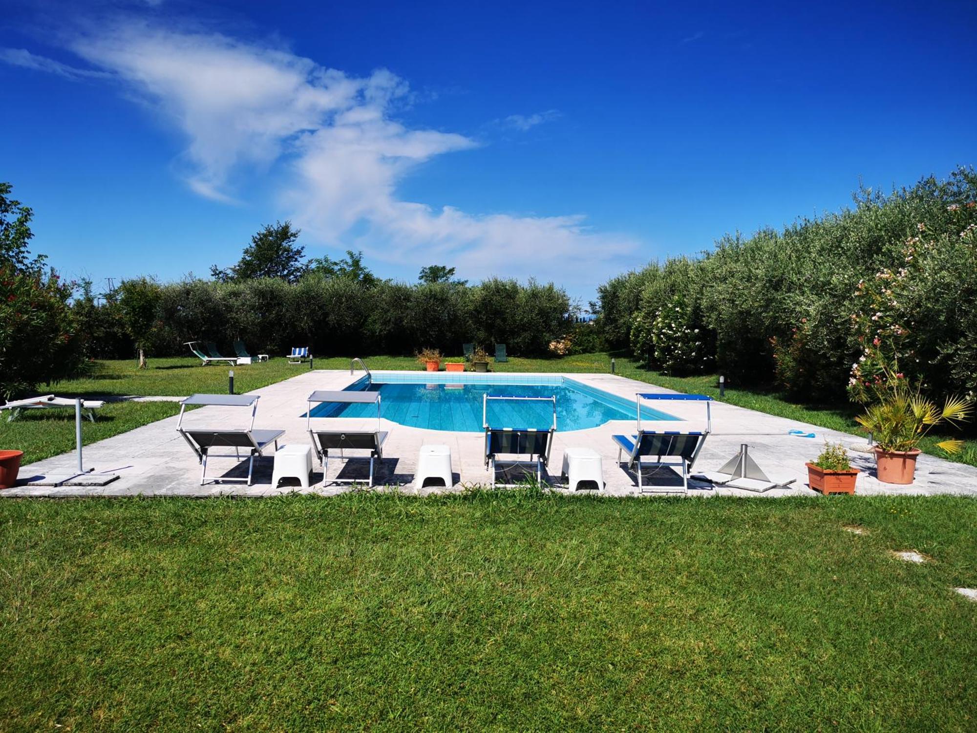 Casa Ghirlanda Con Piscina E Campo Da Tennis Lazise Eksteriør billede
