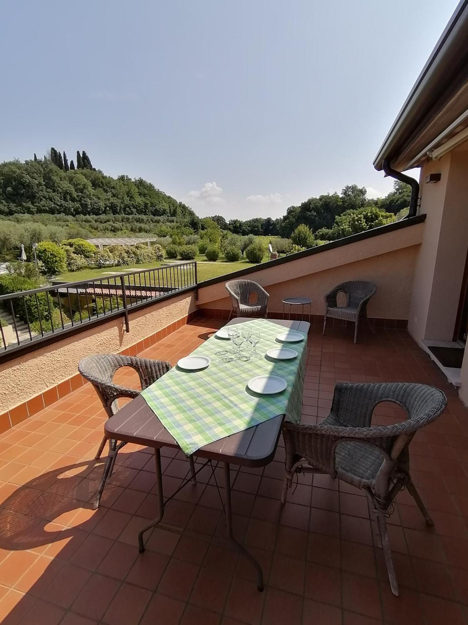 Casa Ghirlanda Con Piscina E Campo Da Tennis Lazise Eksteriør billede
