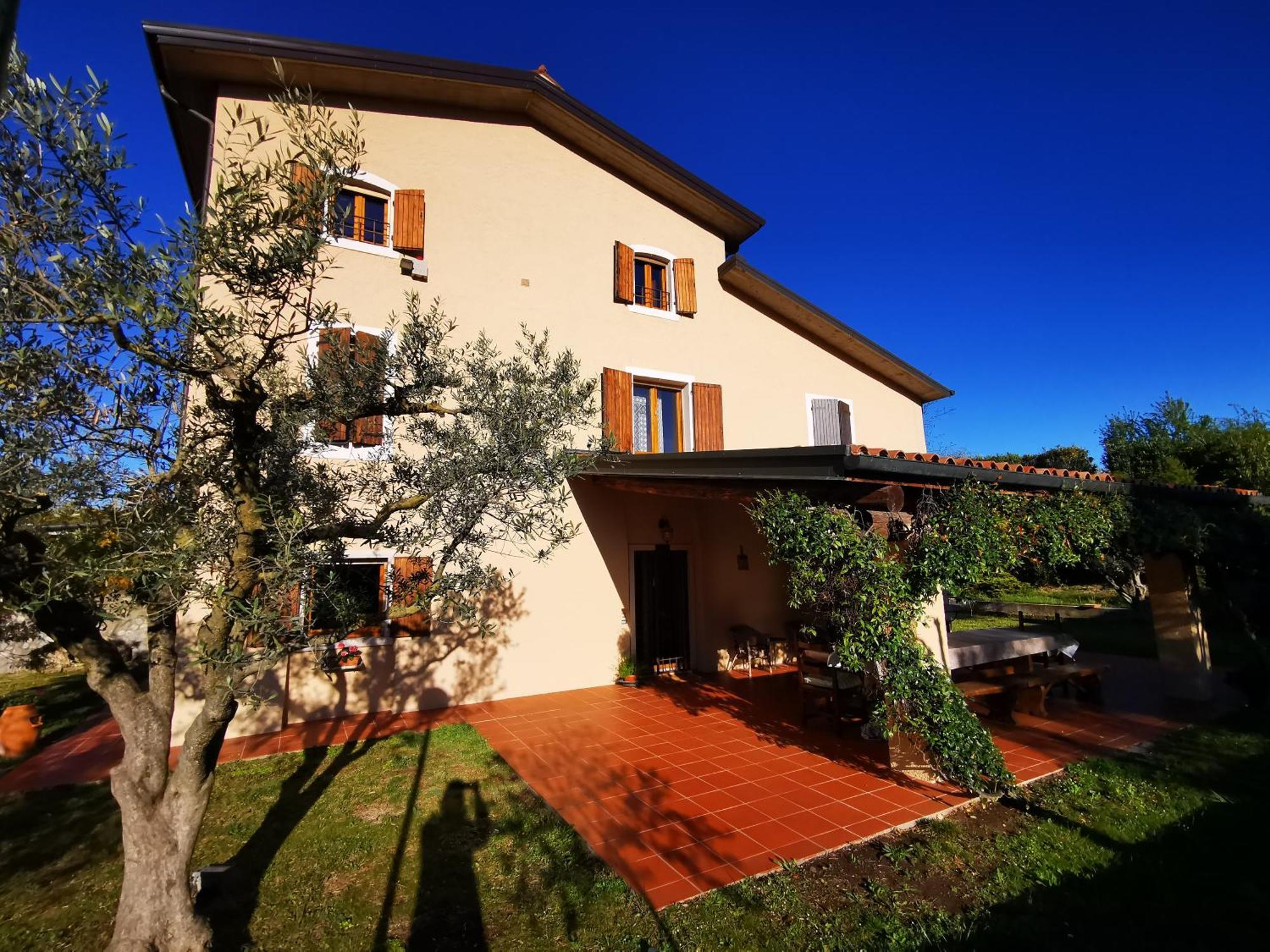 Casa Ghirlanda Con Piscina E Campo Da Tennis Lazise Eksteriør billede