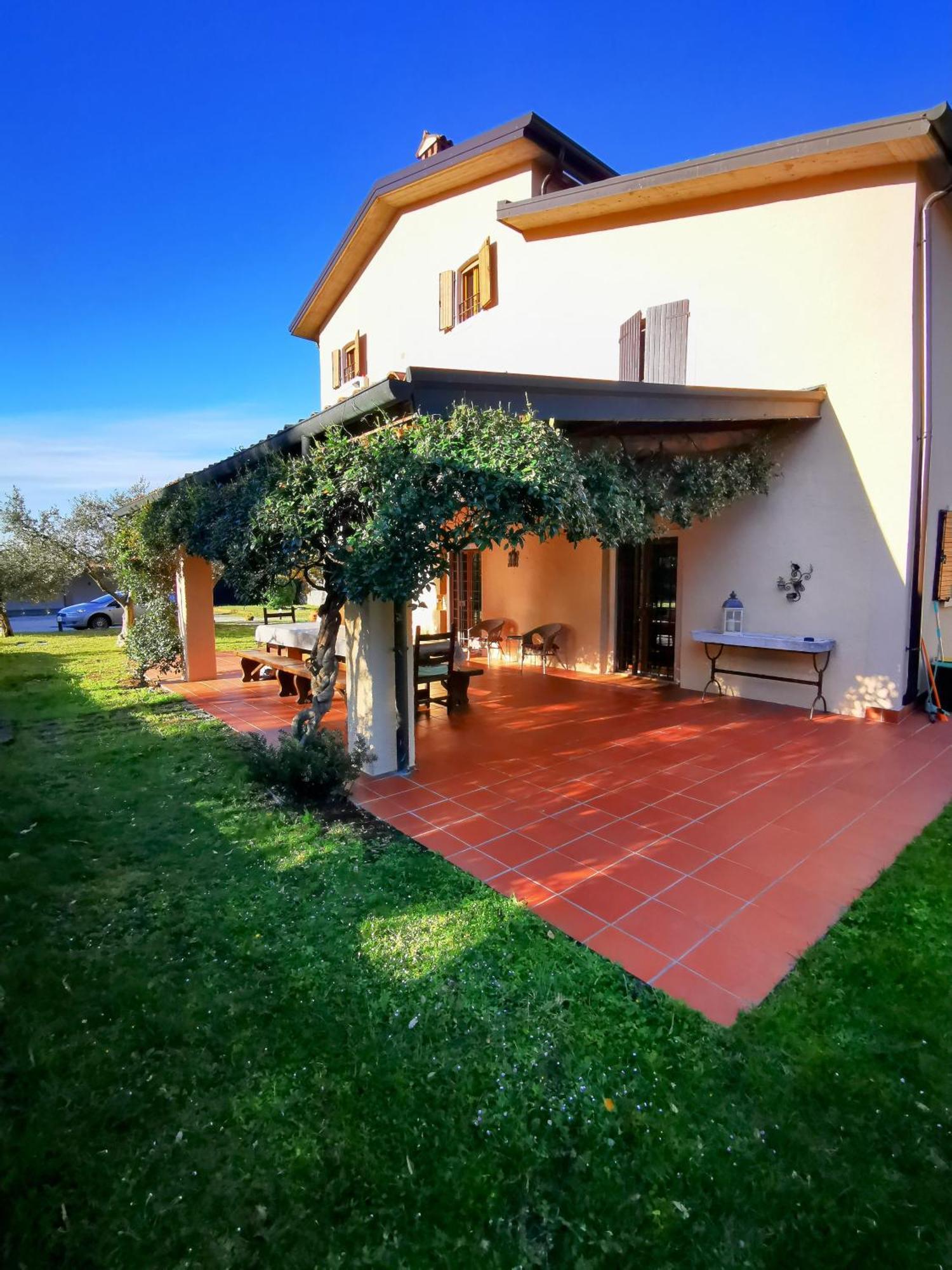 Casa Ghirlanda Con Piscina E Campo Da Tennis Lazise Eksteriør billede